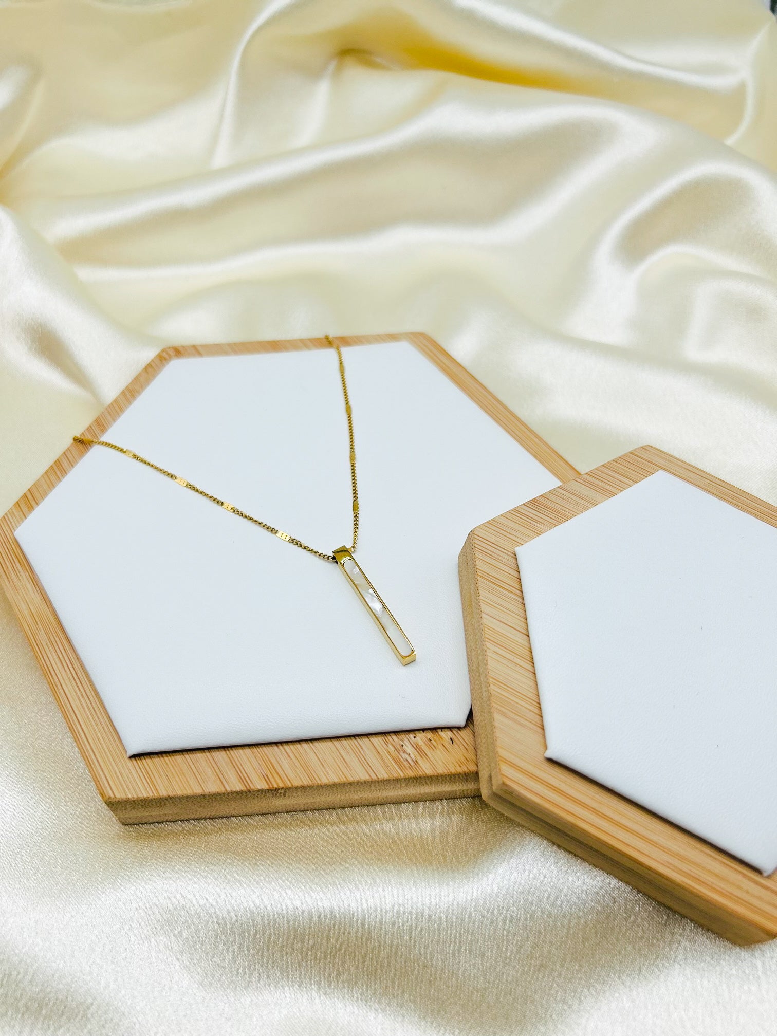 ELEGANT BAR NECKLACE