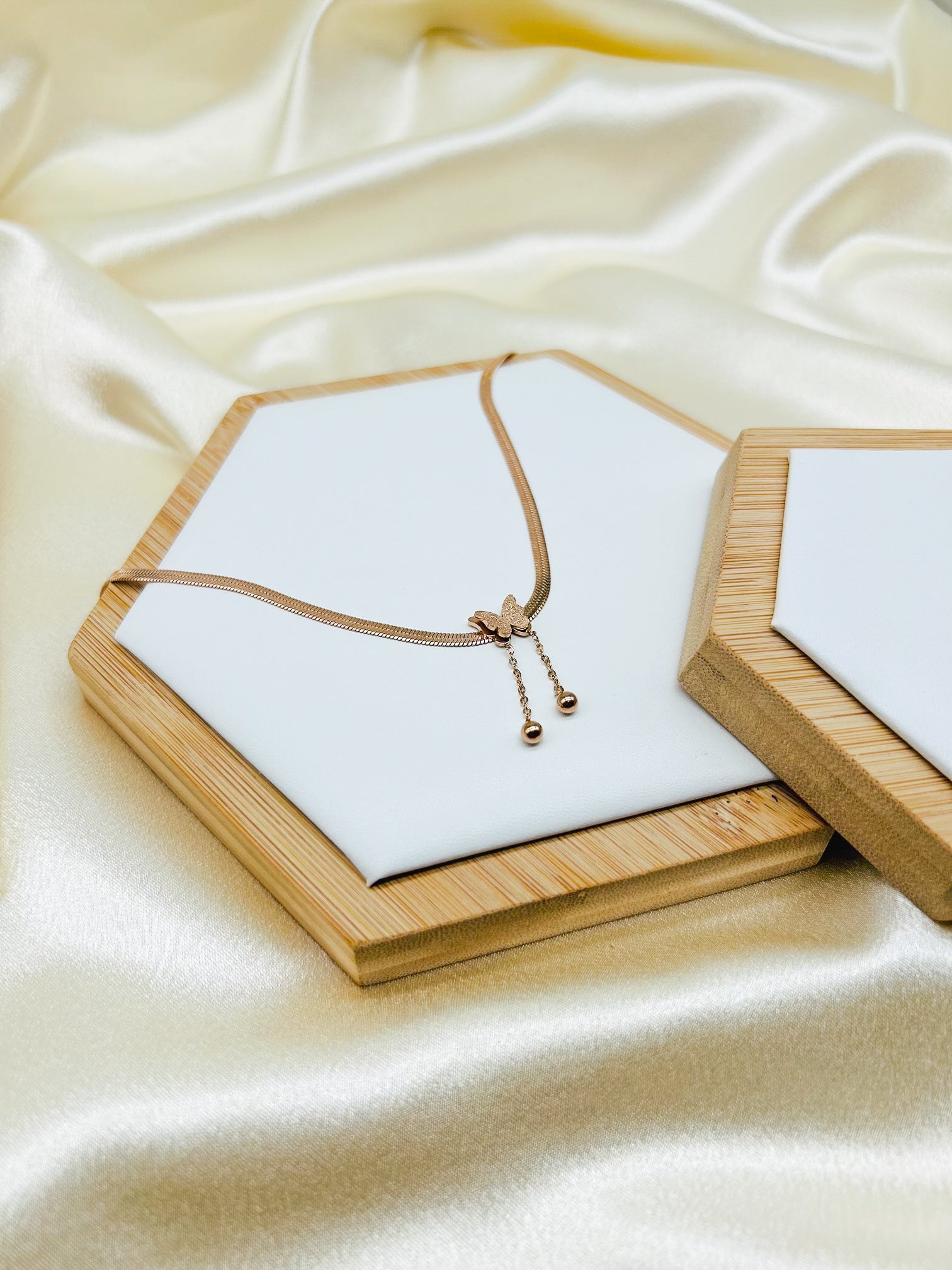 BUTTERFLY  GLIDE SNAKE NECKLACE