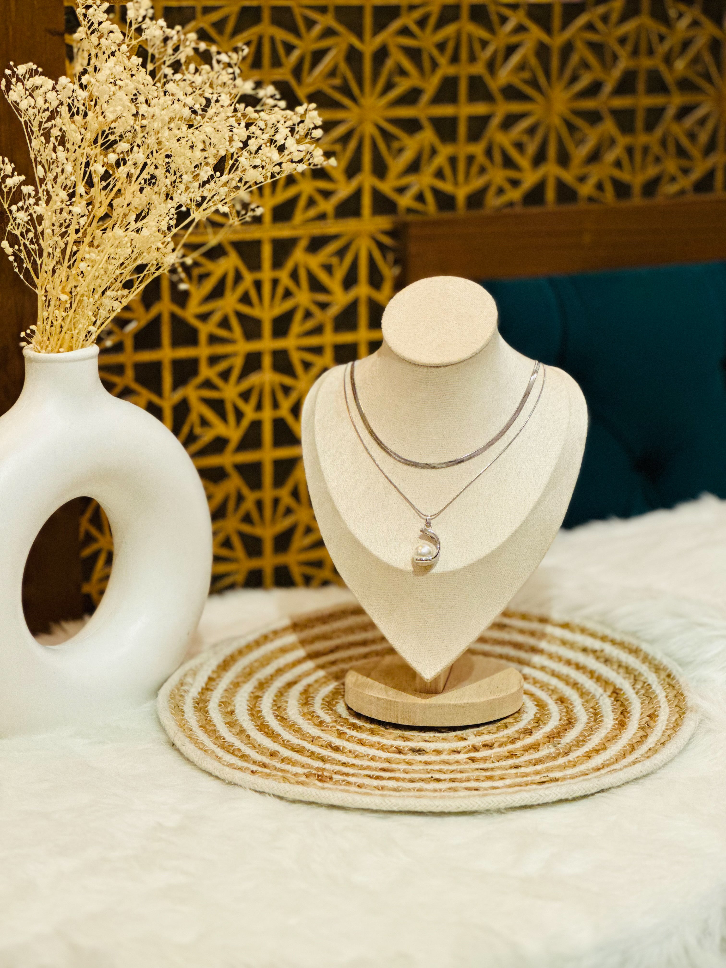 PEARL GLIDE  NECKLACE