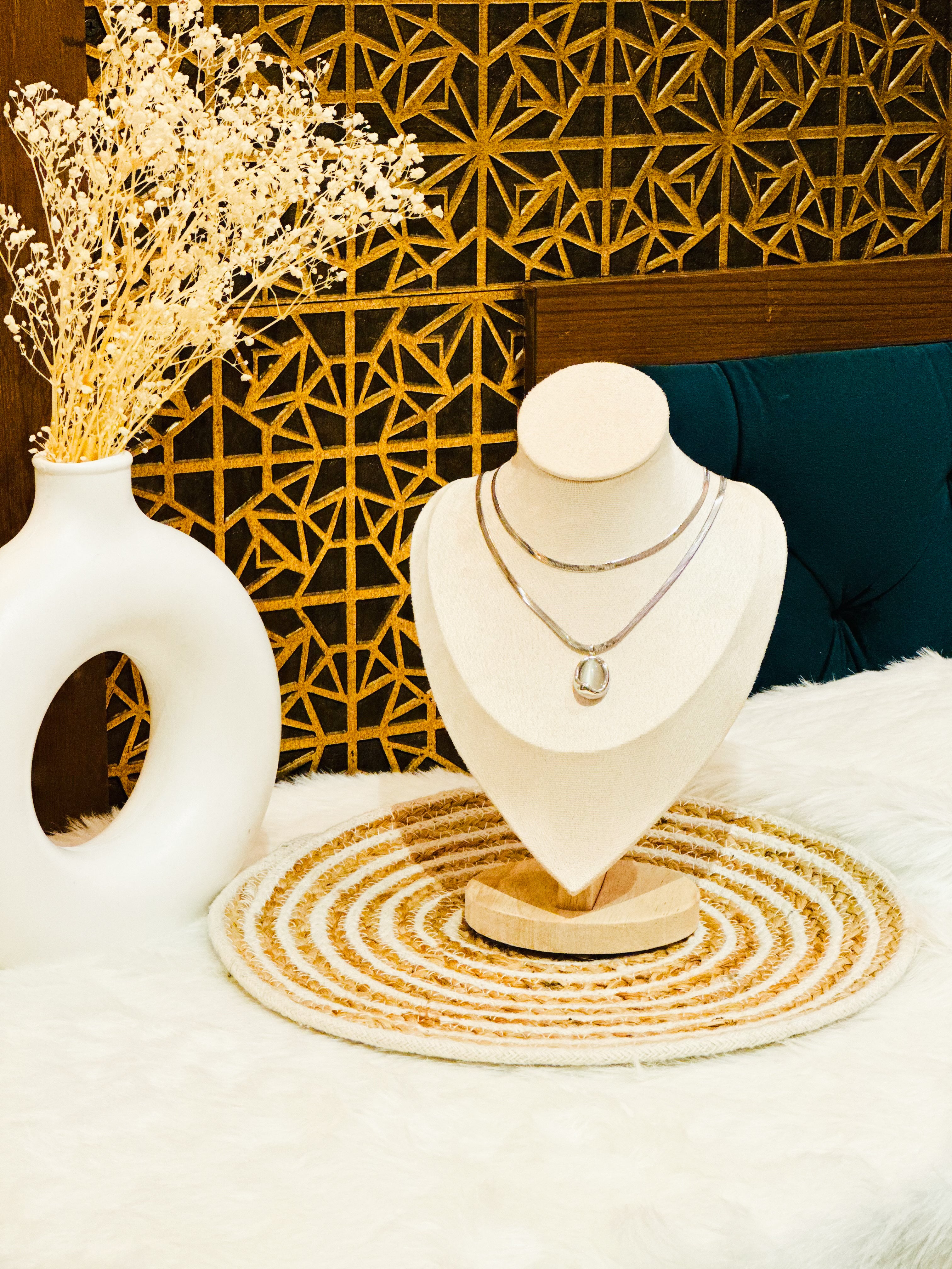 MINIMAL HALO  NECKLACE
