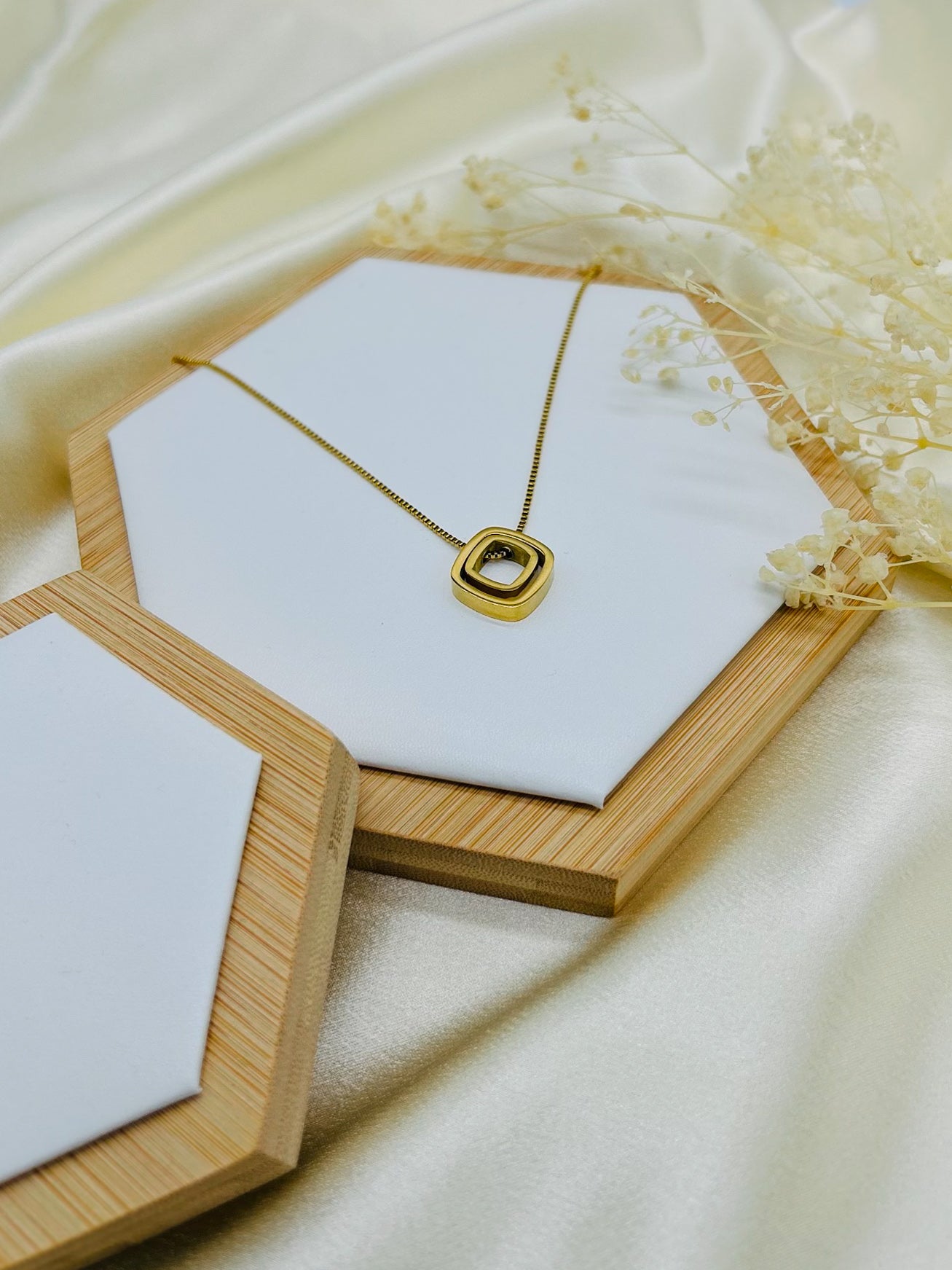 MINIMALIST CUBE NECKLACE