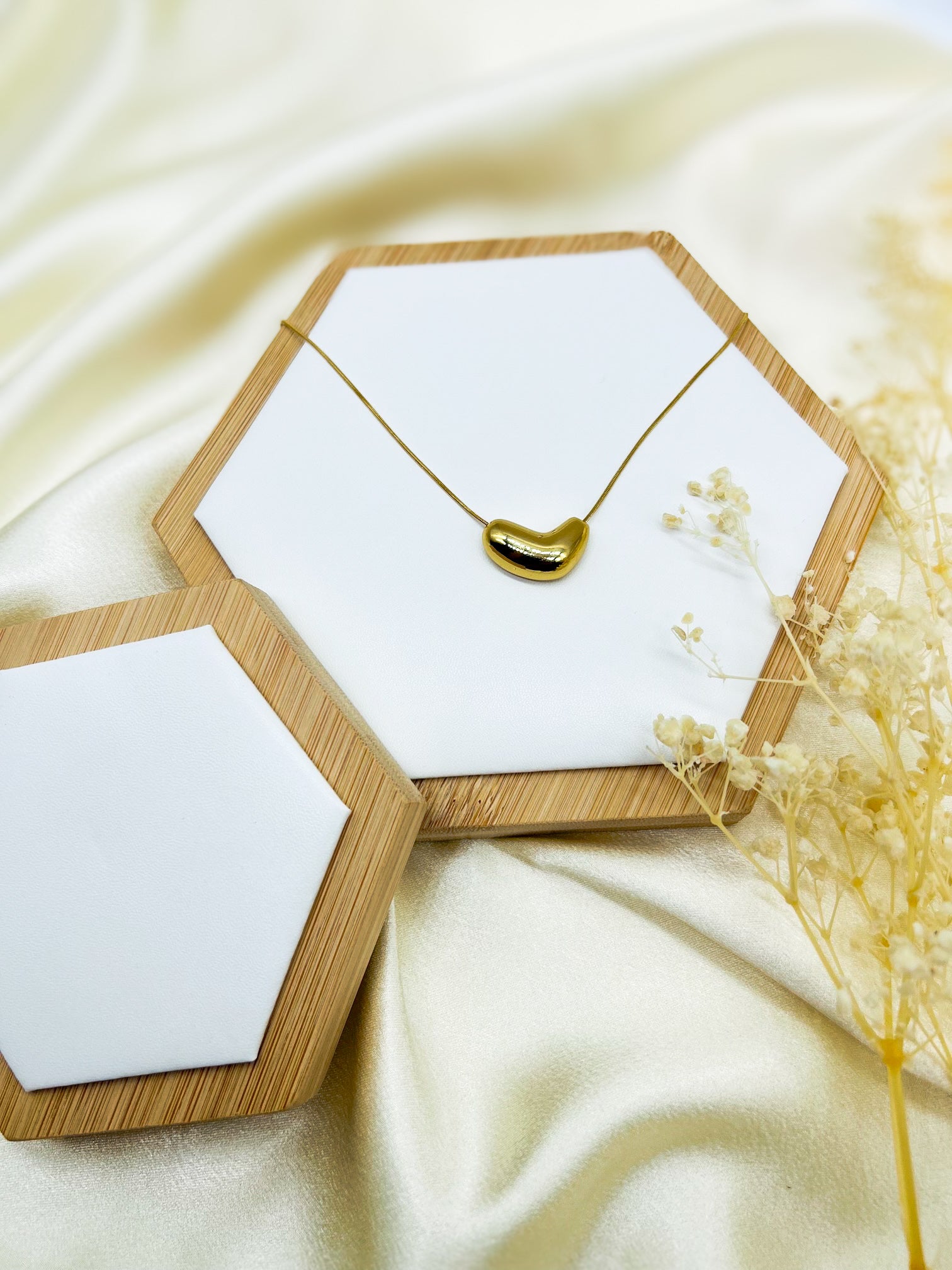 MINIMAL WAVE NECKLACE