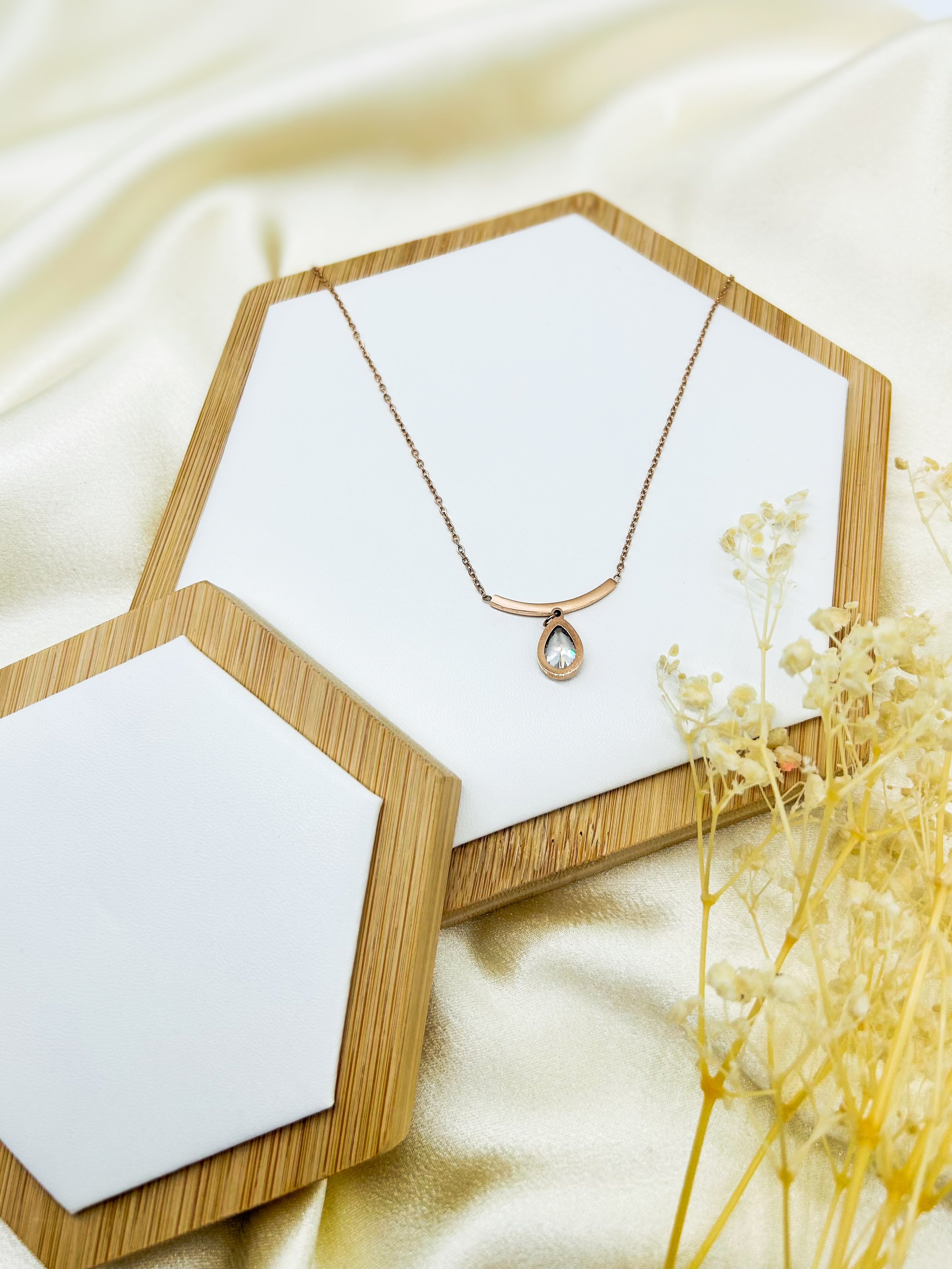 MINIMAL DROPLET NECKLACE