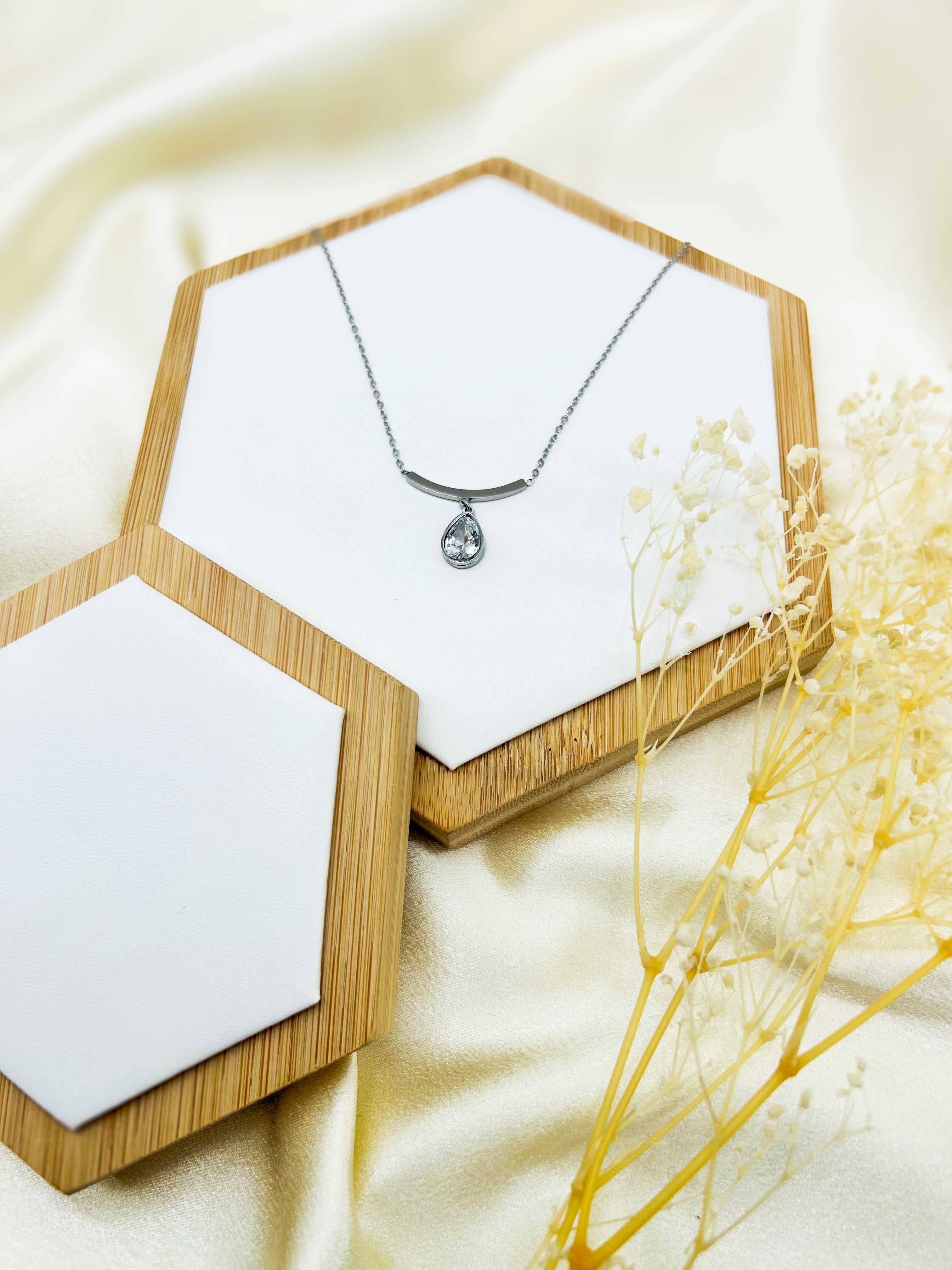MINIMAL DROPLET NECKLACE