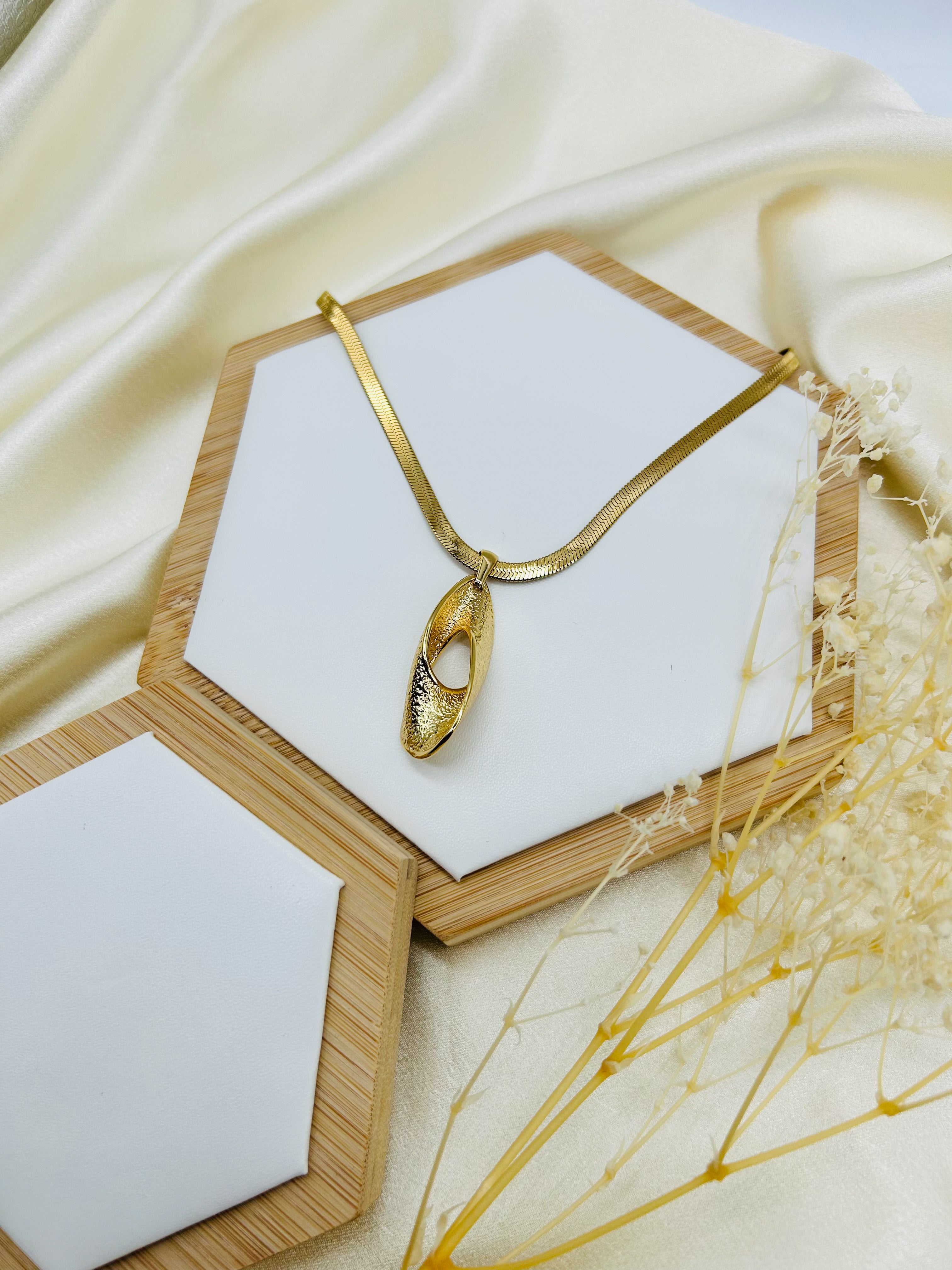 AURA NECKLACE