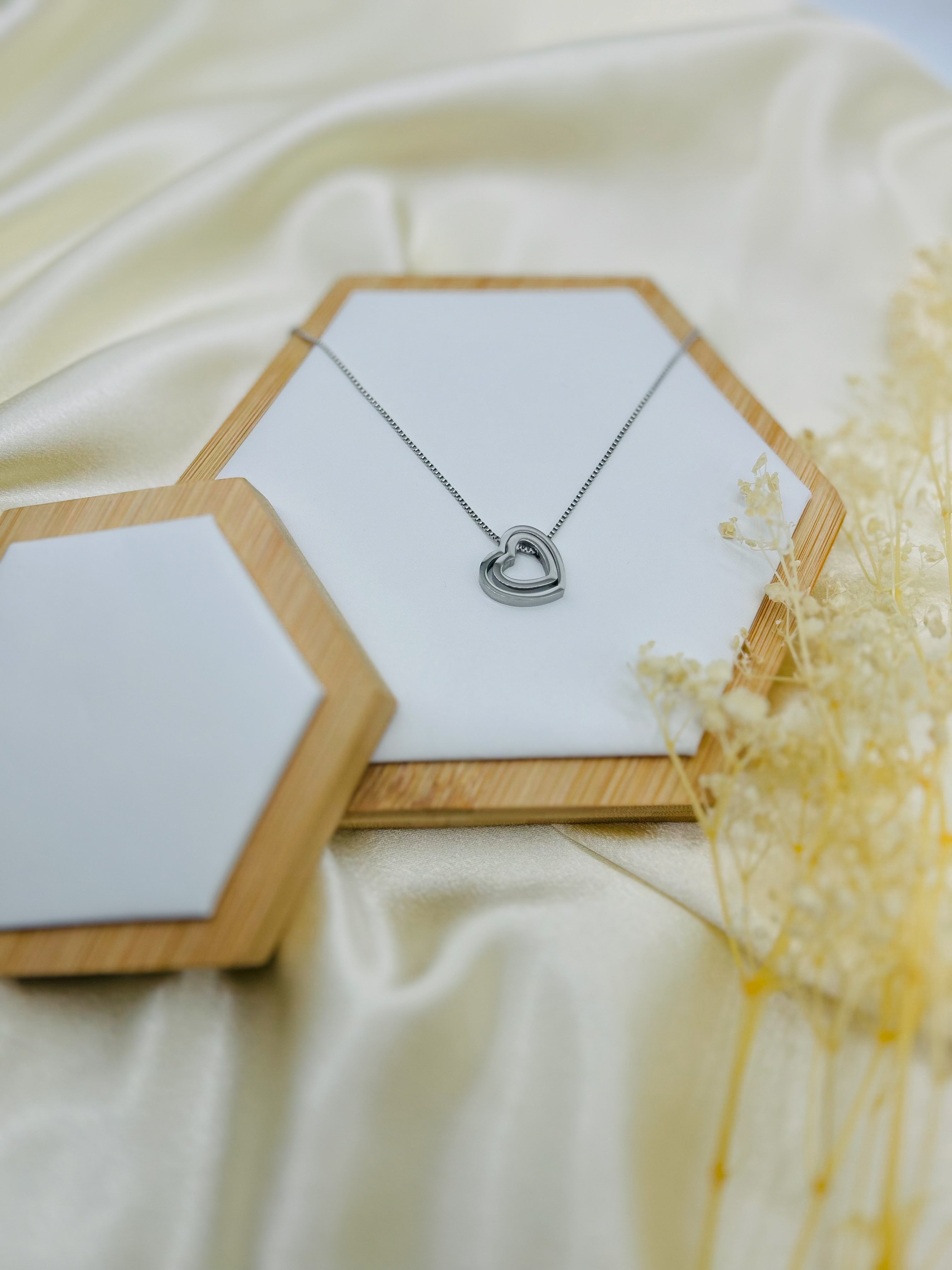 ETERNAL HEARTS  NECKLACE